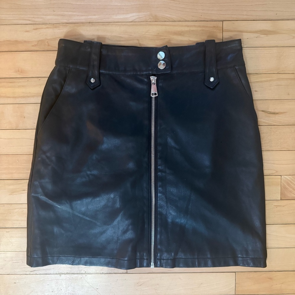 😸7 For All Mankind Leather-Style Black Mini Skirt
